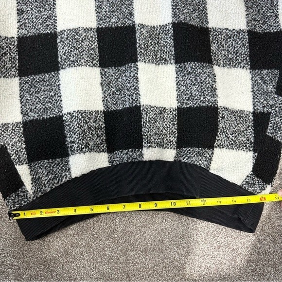 J.O.A. Black & White Buffalo Checkered Plaid Crew Neck Sweater Size Medium - Picture 16 of 16